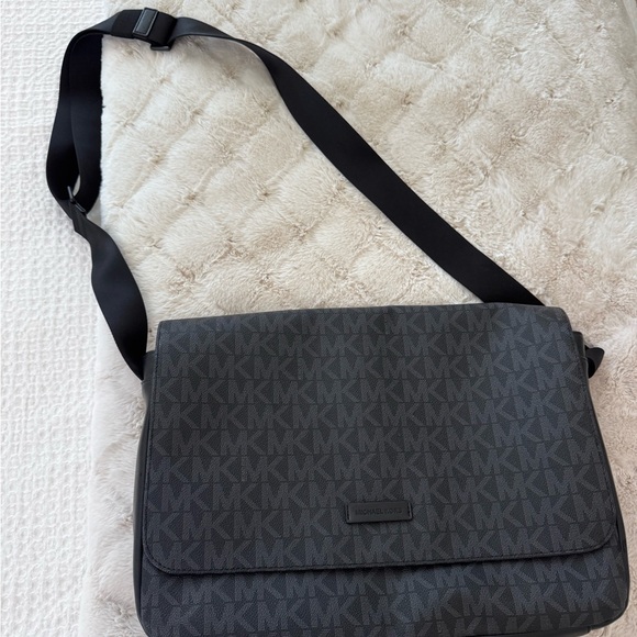 Michael Kors Everett Flap Messenger Bag